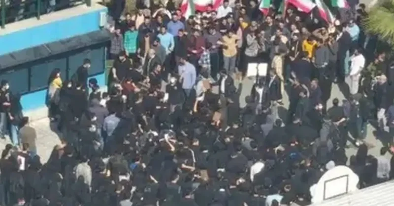 İran da protestolar eğitimi etkiledi, üniversiteler uzaktan eğitime geçti