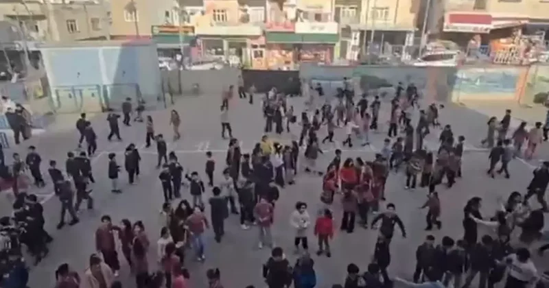 Siirt te öğrenciler Kabe de Hacılar ilahisine hep birlikte eşlik etti