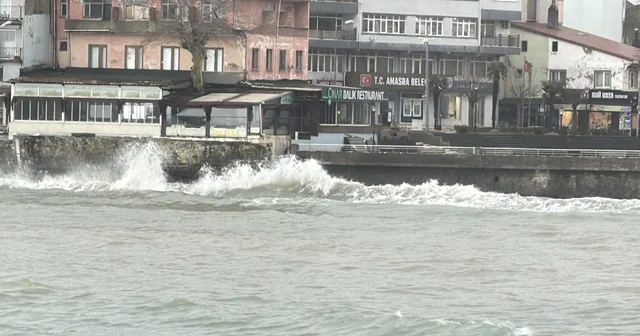 Amasra da fırtına; dalga boyu 2 metreye ulaştı Bartın Haberleri