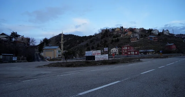 Geçit Köyü nde 18 yıllık iftar geleneği yoldan geçenleri sofrada buluşturuyor Gümüşhane Haberleri