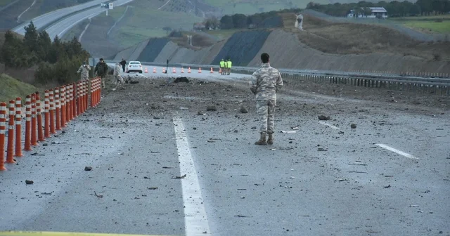 Balıkesir de kaza kırıma uğrayan F 16 uçağının enkazı kaldırılıyor Balıkesir Haberleri
