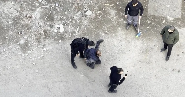 Diyarbakır da kadınlara ve araçlara saldıran zihinsel engelli gözaltında Diyarbakır Haberleri