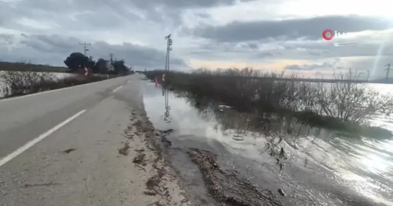 Meriç taştı, sedde patladı: Karayolu sular altında