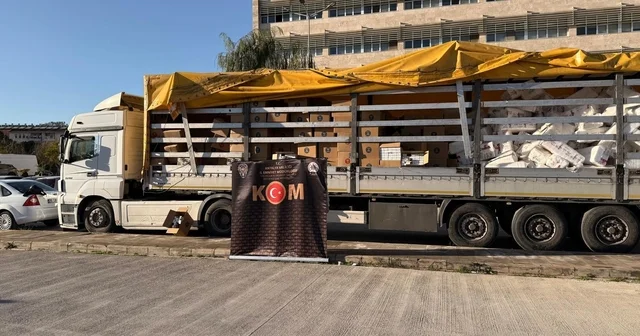 Antalya da tırdan 7 milyon 440 bin kaçak makaron çıktı 5 şüpheli hakkında adli işlem başlatıldı Antalya Haberleri