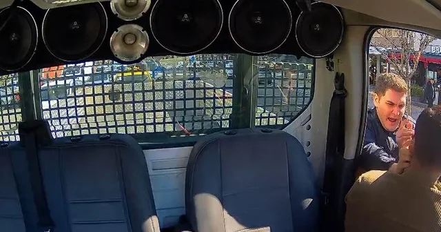 İzmir de sürücüye darp olayıyla ilgili polislere idari işlem İzmir Haberleri