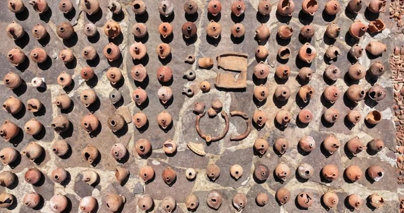 Toprak altından fışkırdı... 3 bin tane! Depoda korumaya alındı