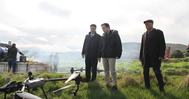 Kaymakam Altuntaş drone ile gübreleme çalışmalarını inceledi Manisa Haberleri