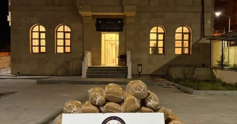 Kaçak tütünleri açıktan taşırken yakalandı