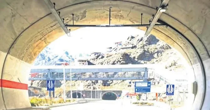 YAVUZ DONAT Yollar... Ve tüneller