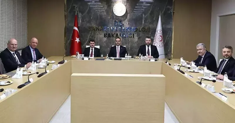 Bakan Kacır, iftarda OSB başkanlarıyla bir araya geldi