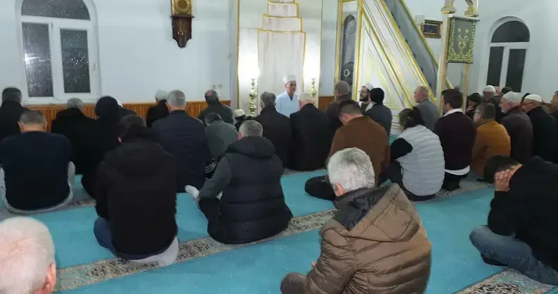 Burhaniye de ezan 3 dakika erken okundu, çok sayıda kişi orucunu açtı