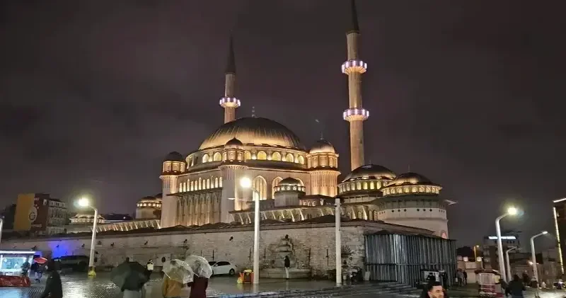 Bugün akşam ezanı saat kaçta okunuyor? İstanbul iftar vakti ne zaman? 25 Şubat Diyanet İstanbul iftar vakti Son Dakika Haberleri