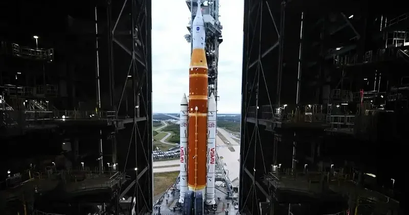 Ay a dönüş programına arıza engeli: Artemis II roketi tamir için fırlatma rapmasından hangara çekiliyor Dünya Haberleri