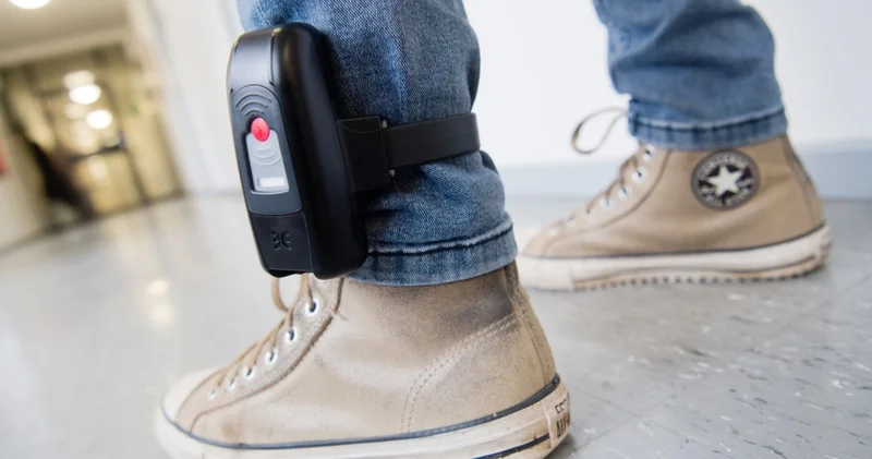 Akran zorbalığında flaş karar! Okul saatleri dışında e kelepçe takacak! Son dakika haberleri