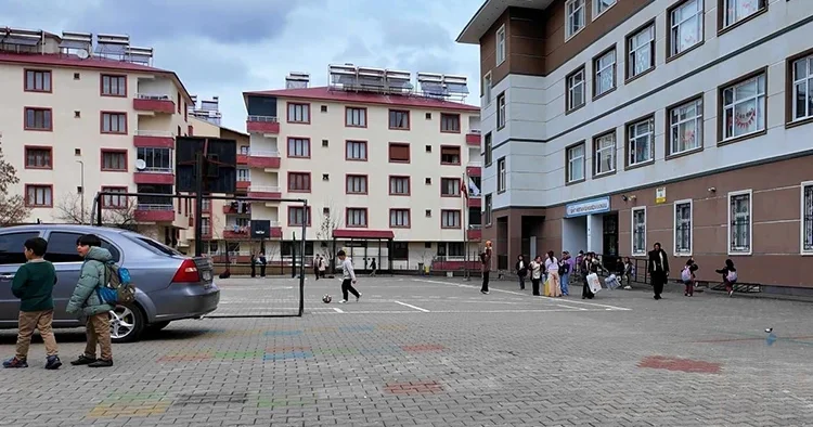 Düğünlerde kullanılıyor: Öğrenci okula getirip sıktı, 6 arkadaşı rahatsızlandı