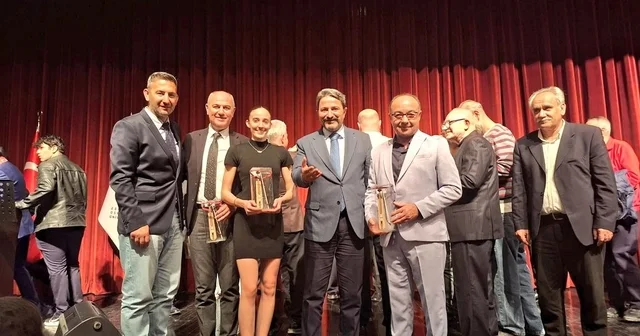 Eskişehir de sporun en leri ödüllendirildi Şehrin Spor Değerleri Ödül Töreni yoğun katılımla gerçekleştirildi Eskişehir Haberleri