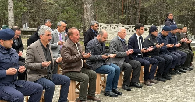 Şehit Hava Pilot Teğmen Yavuz Eracar kabri başında anıldı Kastamonu Haberleri