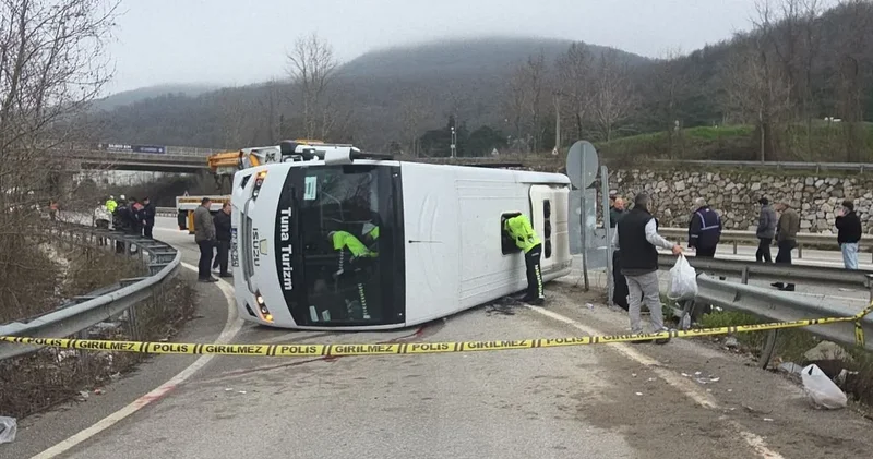 Yalova da işçi servisi devrildi: 57 yaşındaki kadın işçi hayatını kaybetti