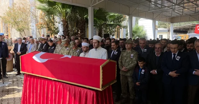 Şehidi, annesi ve kız kardeşleri gözyaşları içerisinde son yolculuğuna uğurladı Hatay Haberleri
