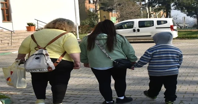 Harabe evde bulunan Nazar ın, 7 yıl sonra anne dediği Rebecca nın oğlu olduğu DNA testiyle kesinleşti Bursa Haberleri