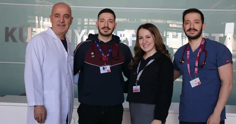 Doktor üç kardeş, babalarıyla aynı hastanede görev yapıyor