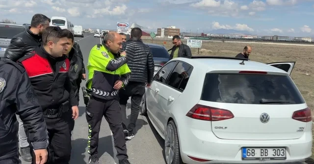 Aksaray da nefes kesen şüpheli polis kovalamacası kamerada: 3 gözaltı Aksaray Haberleri