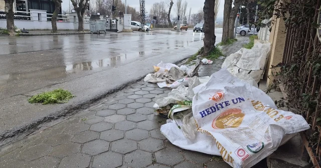 Kaldırımları çöplük gibi kullanıyorlar Eskişehir Haberleri