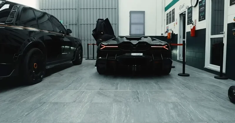 Milli yıldızımızın lüks garajına bakın