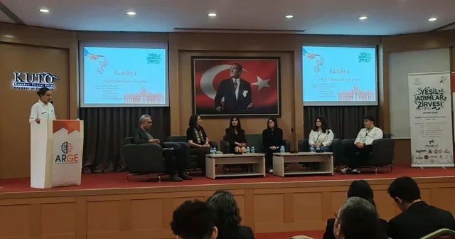 Kütahyalı öğrenciler Yeşil Adımlar Zirvesi nde göz doldurdu Kütahya Haberleri