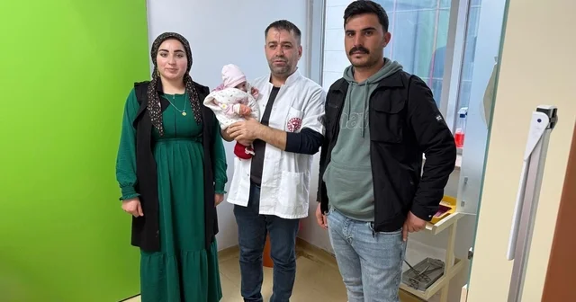 Tüm bağırsakları ve midesi karın dışında doğdu, Diyarbakır da sağlığına kavuştu Diyarbakır Haberleri