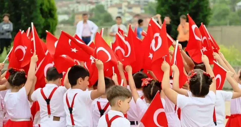 23 Nisan 2026 resmi tatil mi, hangi güne denk geliyor? 23 Nisan’da özel sektör çalışıyor mu, okullar tatil mi? Resmi tatil kapsamı Son Dakika Haberleri