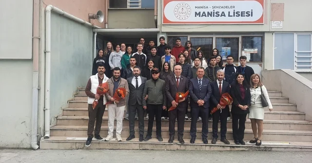 Şehit yakınları ve gaziler Manisa Lisesi nde gençlerle buluştu Manisa Haberleri