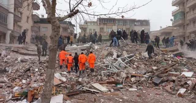 Malatya da yıkılan bina davasında 8 sanığa ceza Malatya Haberleri