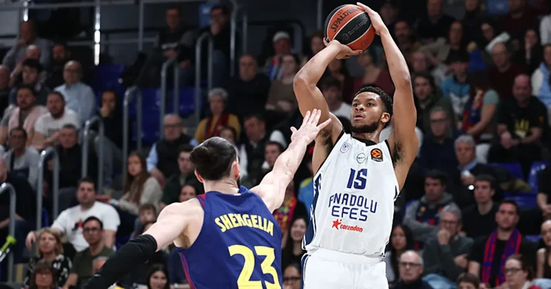 Anadolu Efes, Barcelona engelini geçemedi