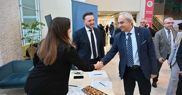 Kepez de iş arayanlarla işverenler aynı çatı altında buluştu Antalya Haberleri