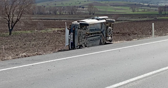 Tokat ta kaza yapan otomobil devrildi: 3 yaralı Tokat Haberleri