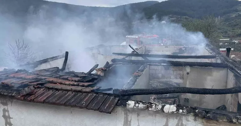 Yatağan’daki yangında bir ev küle döndü