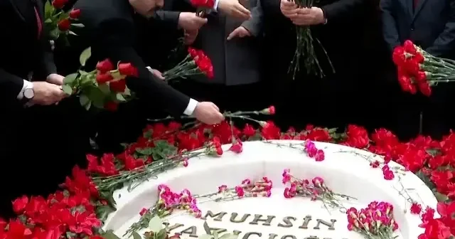 Muhsin Yazıcıoğlu vefatının 17. yılında kabri başında anıldı VİDEO İZLE