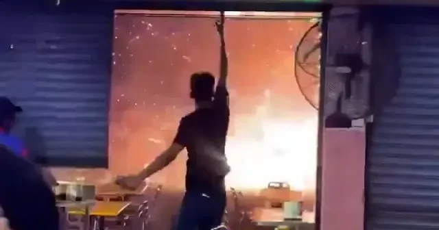 Kutlama faciaya döndü: Yemek yerken havai fişek yağmuruna tutuldular VİDEO İZLE