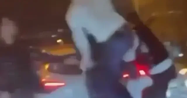 Büyükçekmece’de uçan tekmeli kavga kamerada VİDEO İZLE