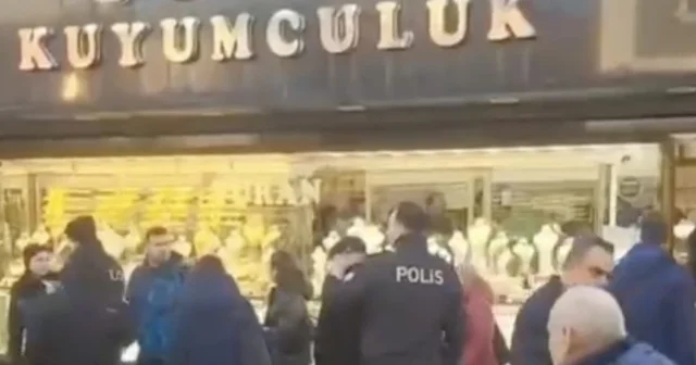 Çanakkale de kar vaadiyle vatandaşları dolandıran kuyumcunun işletmesinde yapılan incelemede sahte altınlar ortaya çıktı Şikayetçi sayısı 143 e ulaştı Çanakkale Haberleri