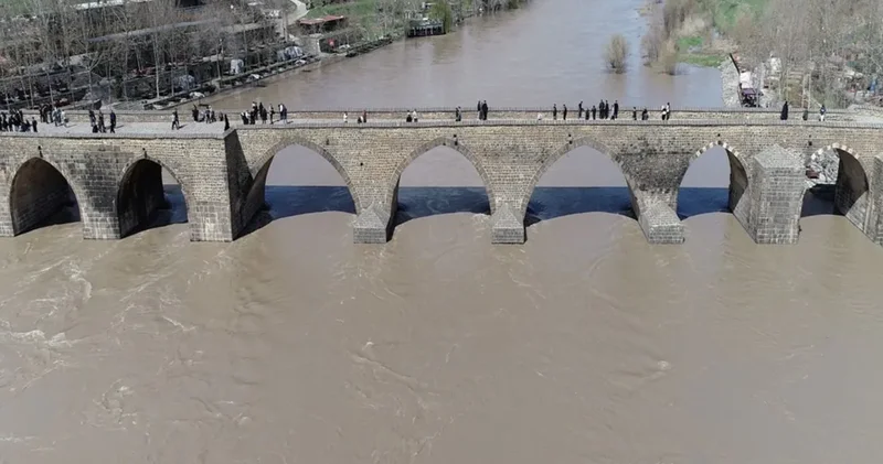 3 günlük yağmur kuraklığı kırdı: Balıklar bile tehlikedeydi!