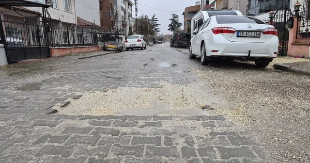 Ertuğrulgazi Mahalledeki bozuk yollar sürücülere zorluk yaşatıyor Eskişehir Haberleri