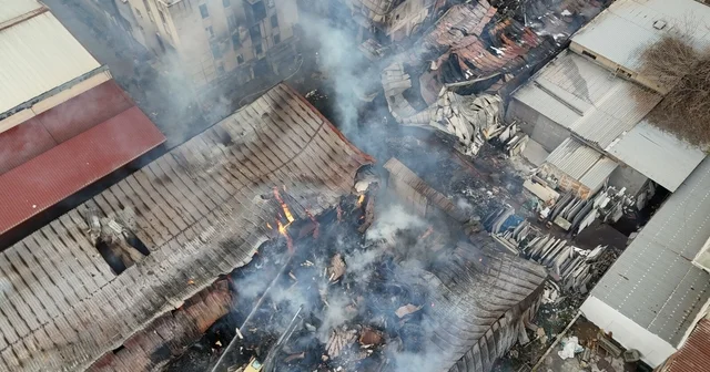 İzmir de sanayi sitesinde yangın; 7 iş yeri zarar gördü İzmir Haberleri