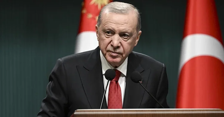 AK Parti nin sitesinde de yayımlanacak Cumhurbaşkanı Erdoğan takdim yazısını kaleme aldı