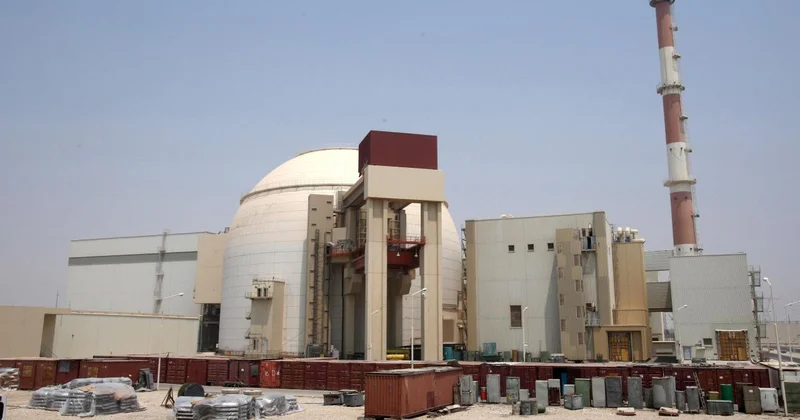 UAEA: İran, Buşehr Nükleer Enerji Santrali tesislerine bir başka füzenin isabet ettiğini bildirdi