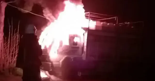 Hatay da kamyon alevlere teslim oldu VİDEO İZLE