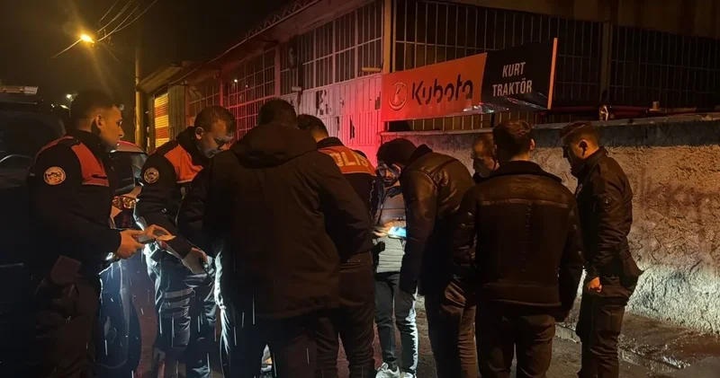 Kütahya da sokak ortasında tüfekli alacak verecek kavgası