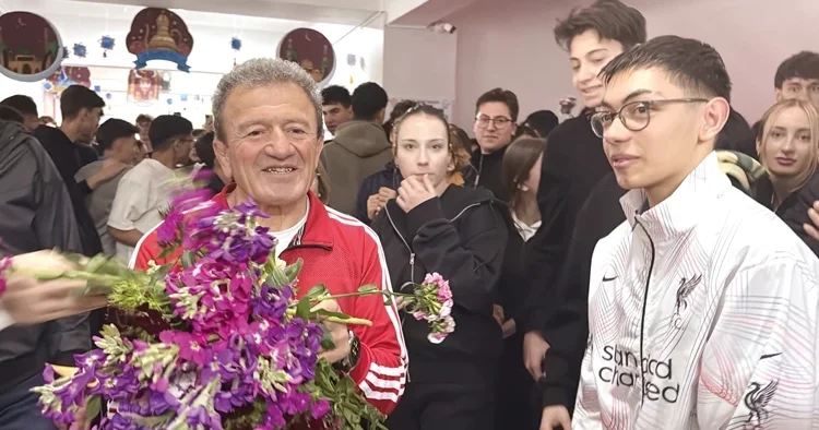 ‘En seçkin’ öğretmene duygusal uğurlama