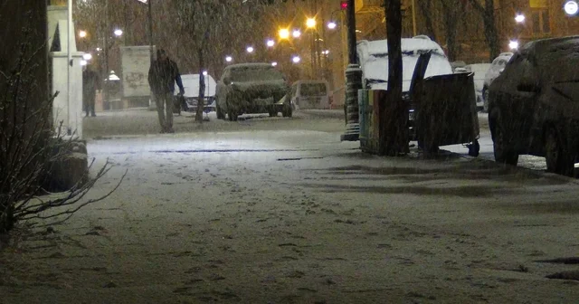 Kars ta bahar yerini kışa bıraktı: Kar yağışı kenti beyaza bürüdü Kars Haberleri